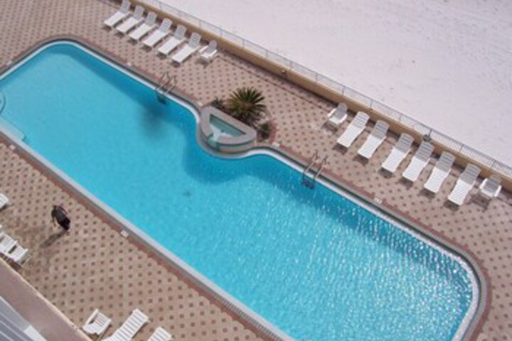 Pool 40 of 52