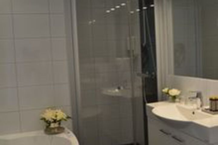 Room 5 of 27