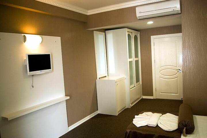 Room 9 of 21