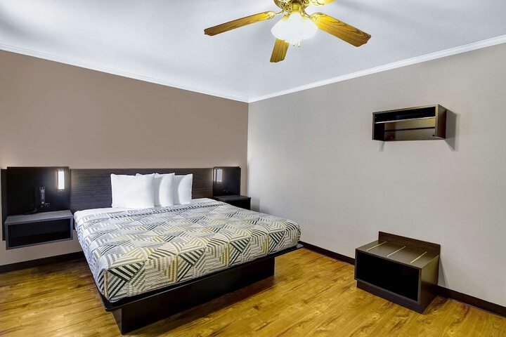 Deluxe Room 1 King Bed Refrigerator, Microwave (3 of 4)