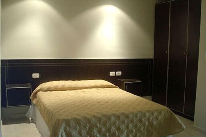 Room 19 of 40