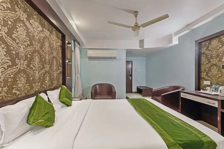 Room 4 of 15