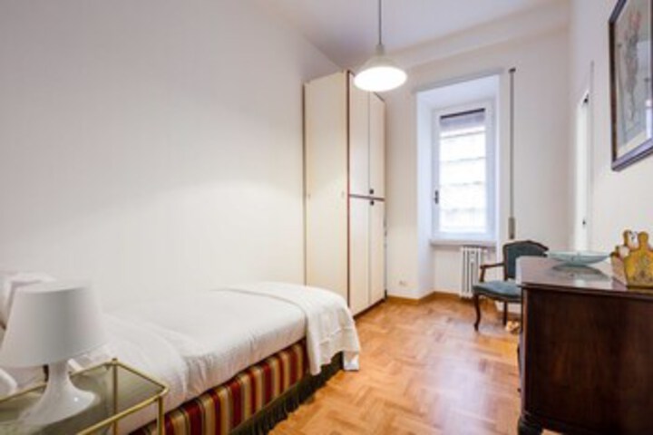 Room 11 of 24