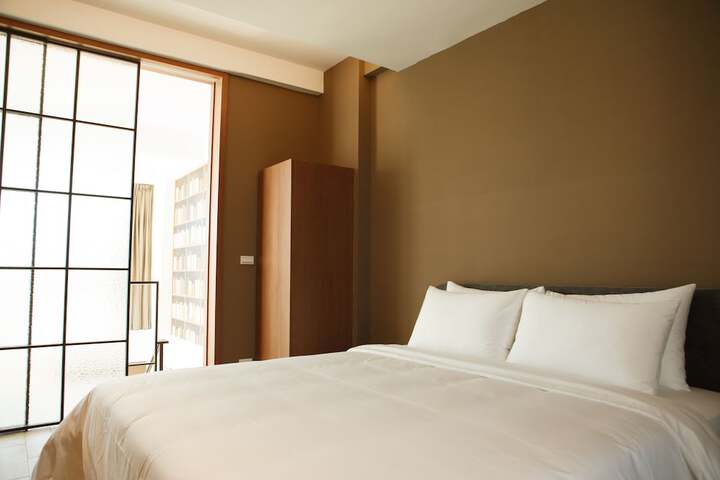 Room 3 of 93