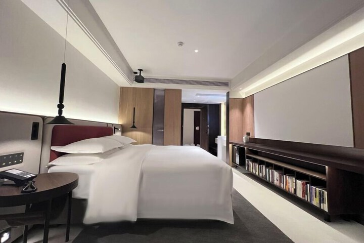 Room 8 of 64