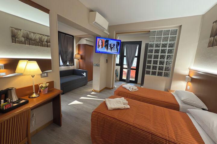 Room 7 of 32