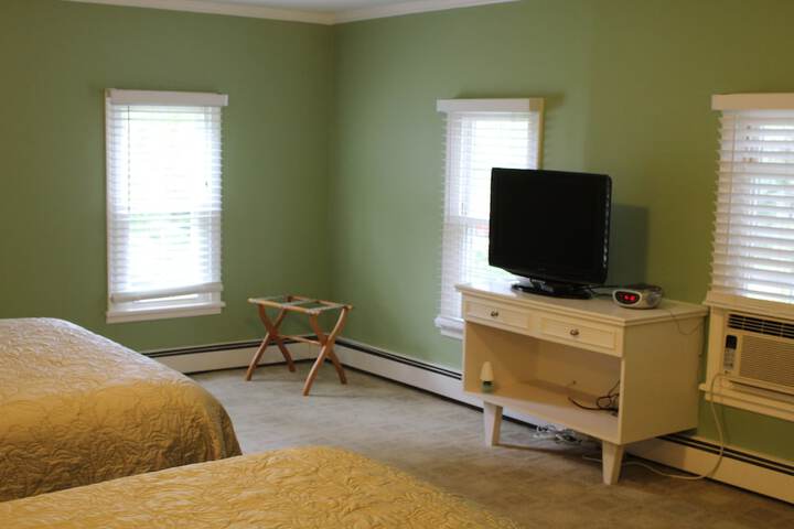 Room 2 of 110