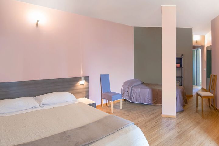 Room 2 of 18