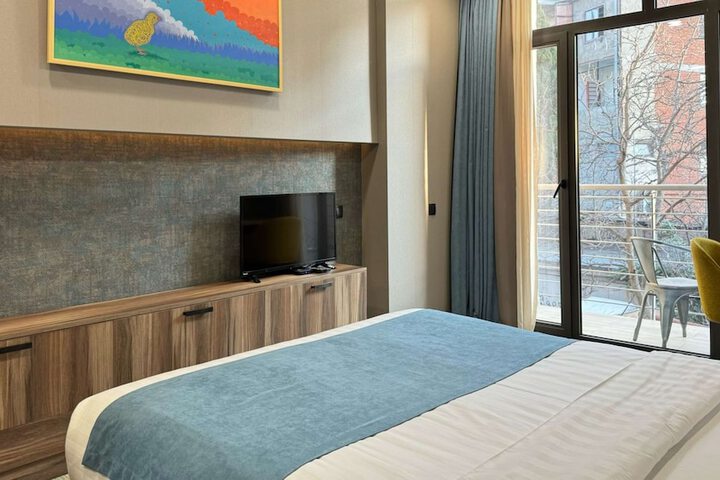 Room 25 of 40