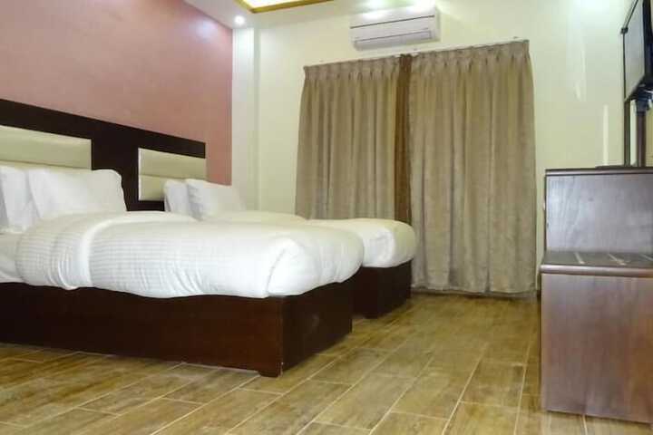 Room 13 of 38