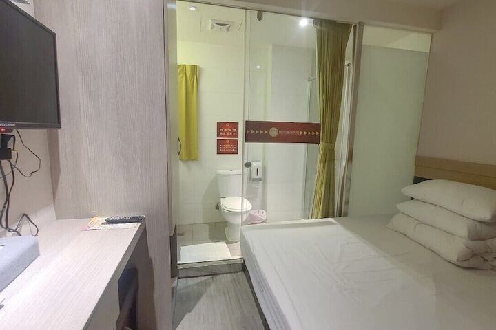 Room 42 of 99