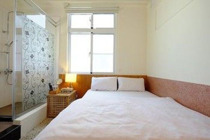 Room 13 of 32