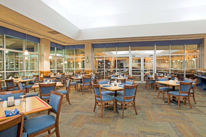 Dining 34 of 48