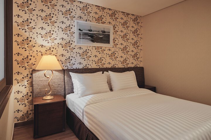Room 9 of 53