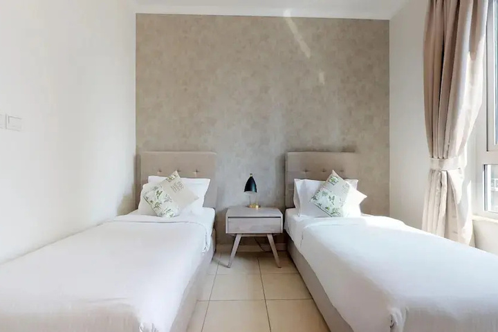 Room 4 of 14