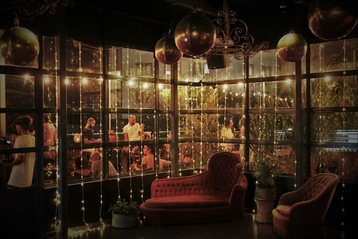 Lounge 69 of 80