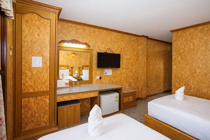 Room 8 of 42