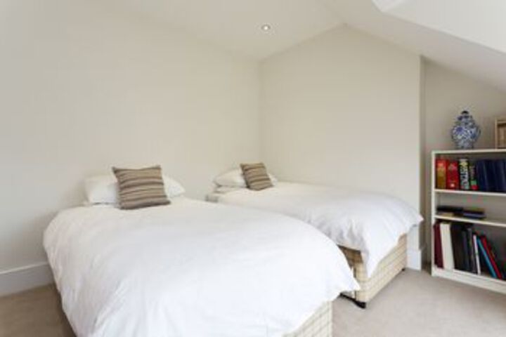 Room 16 of 28