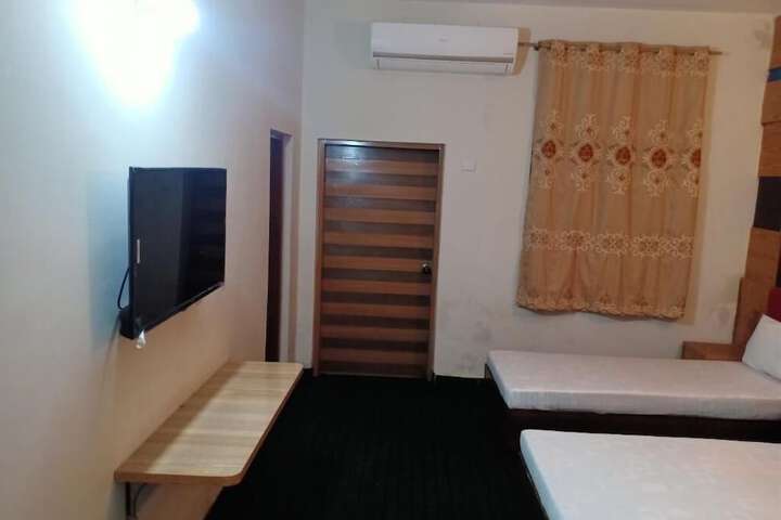 Room 8 of 25