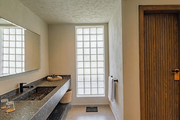 Room 48 of 150