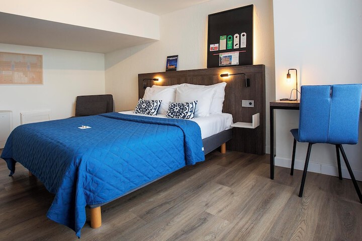 Room 12 of 35