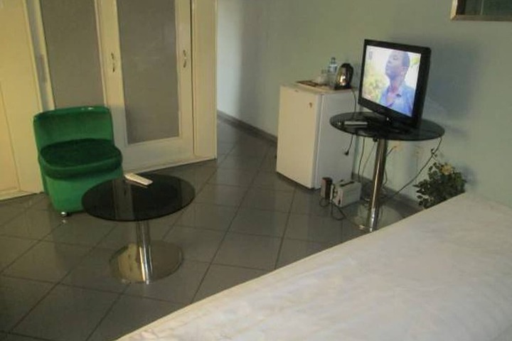 Room 4 of 11