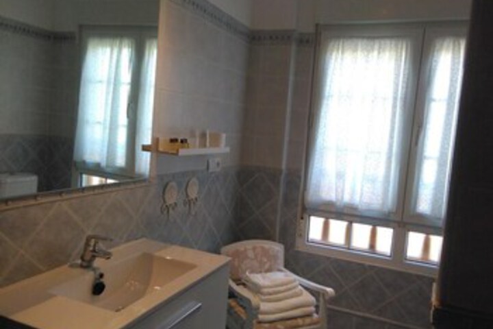Room 6 of 42