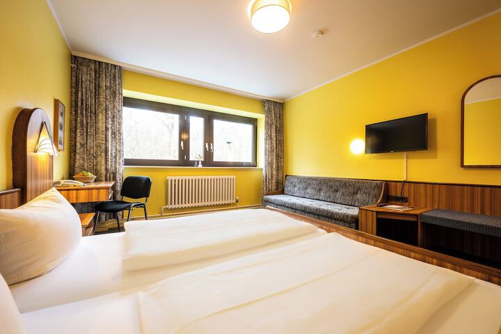 Room 15 of 74