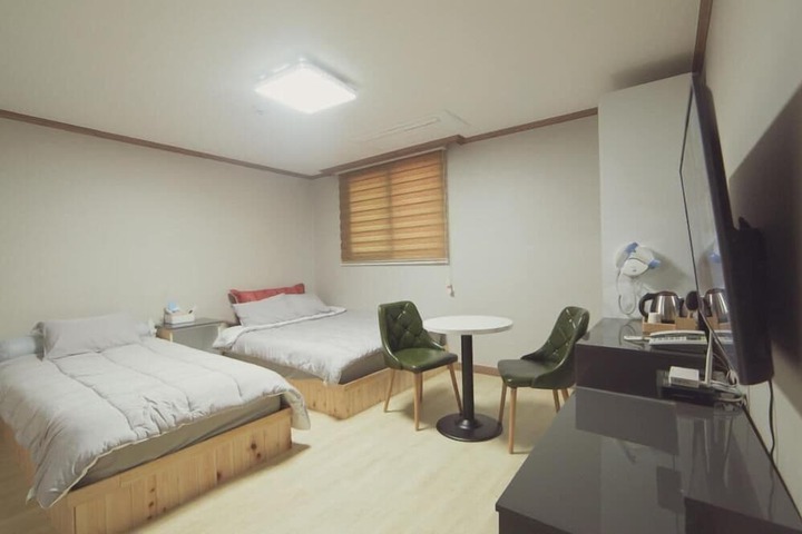 Room 32 of 64
