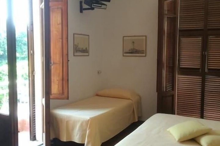 Room 13 of 38