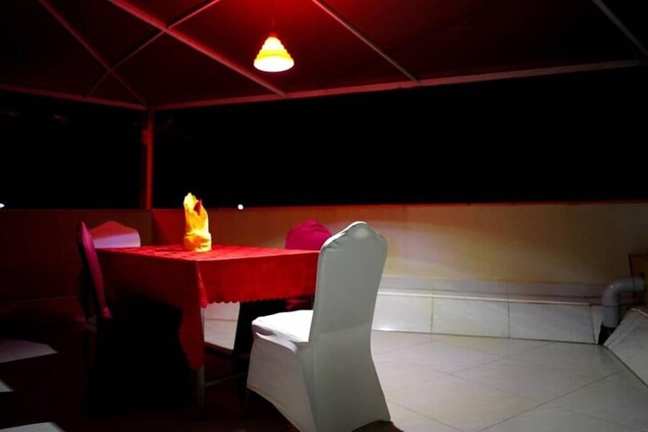 Dining 34 of 56