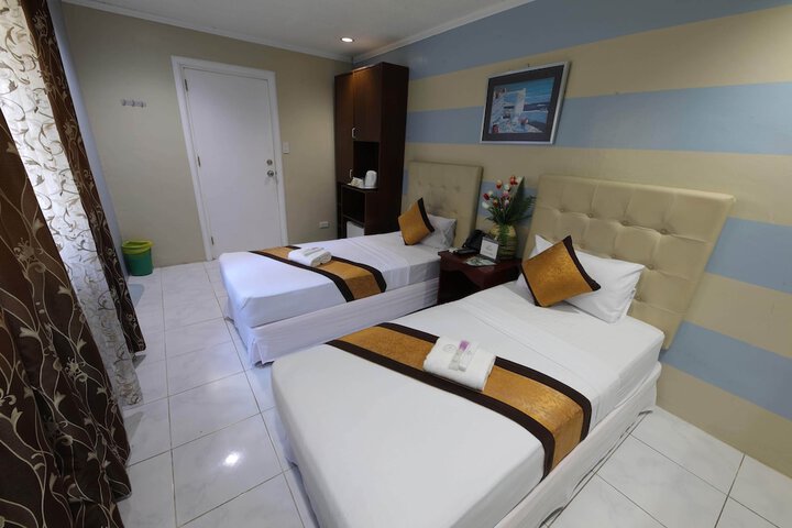 Room 15 of 49