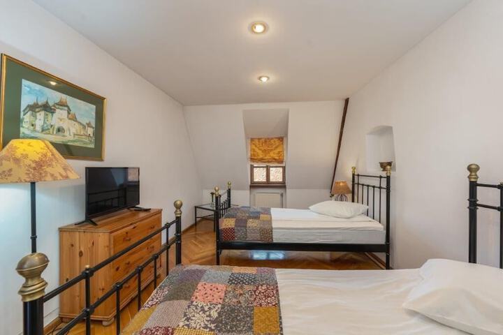 Room 9 of 34