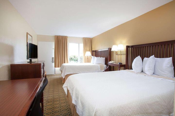 1 King Bed (14 of 16)