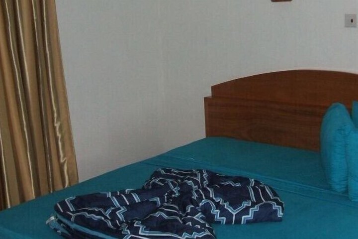 Room 5 of 13