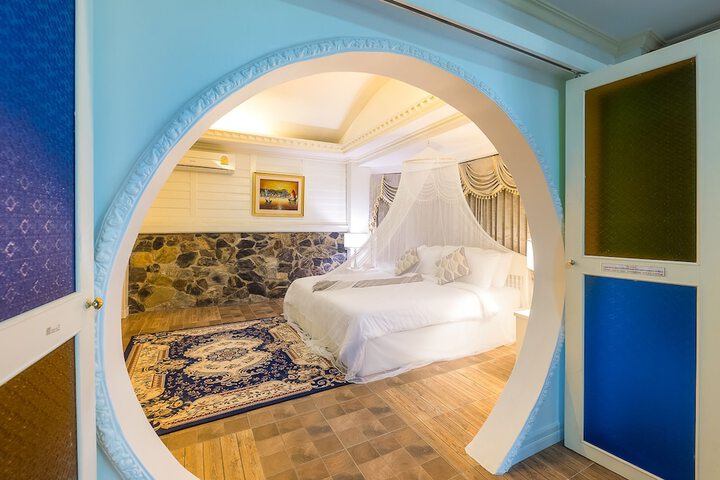 Room 10 of 52