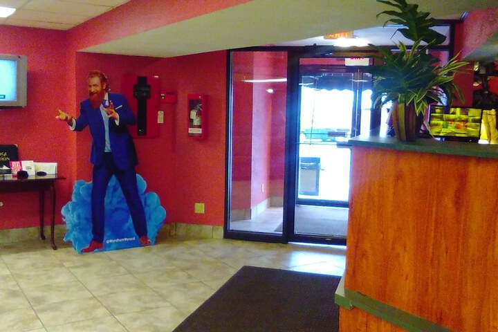 Check-in/check-out kiosk
