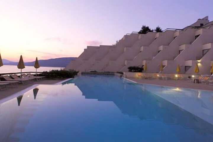 Hotel Pool