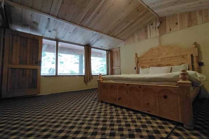 Room 11 of 21