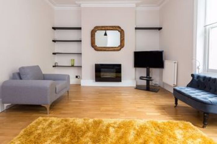 A Bright & Spacious 2 Bed Apt in West Kensington