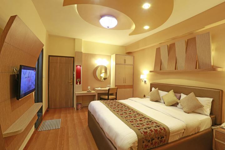 Room 6 of 16