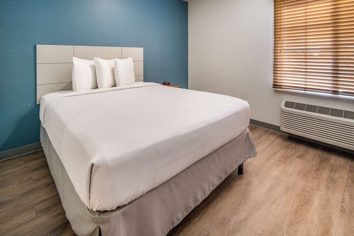 Suite Queen Bed (15 of 19)