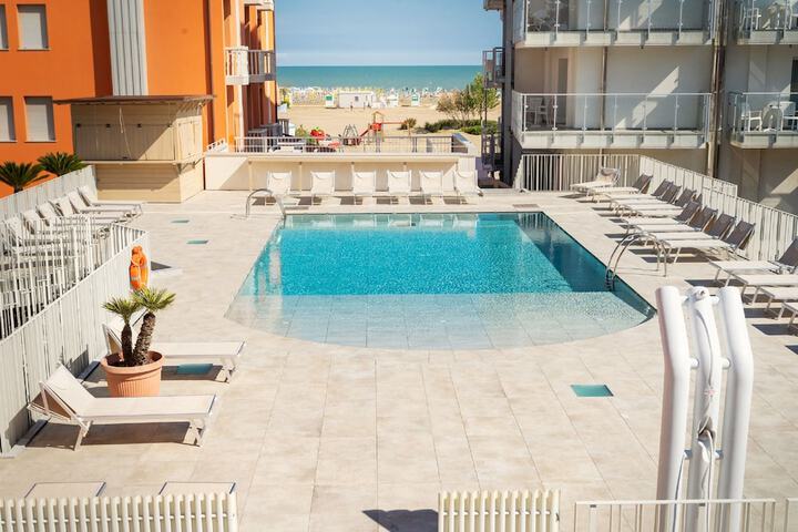 Pool Hotel
