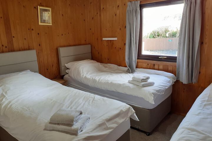 Room 6 of 105