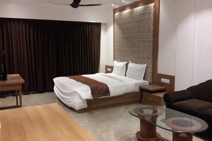 Room 4 of 11