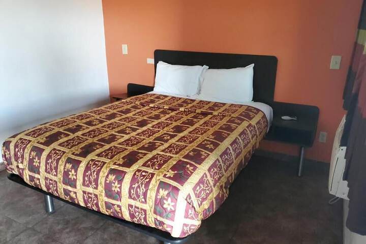 Deluxe Room 1 Queen Bed Refrigerator, Microwave (5 of 6)