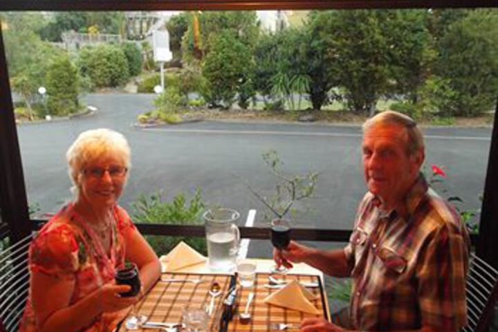 Dining 4 of 33