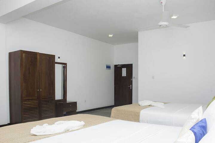 Room 34 of 76