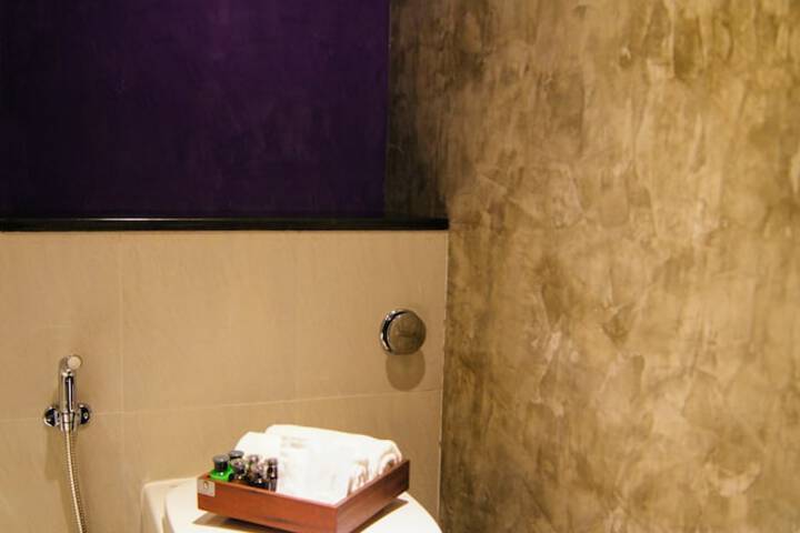 Room 32 of 60