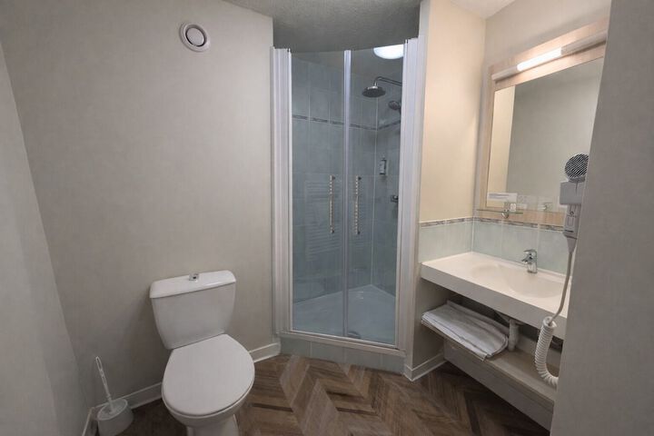 Room 15 of 30